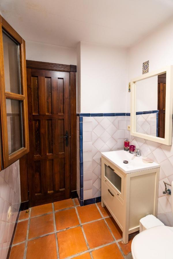 Tuguest Aljibe Del Rey Apartment - Free Parking Granada Bagian luar foto