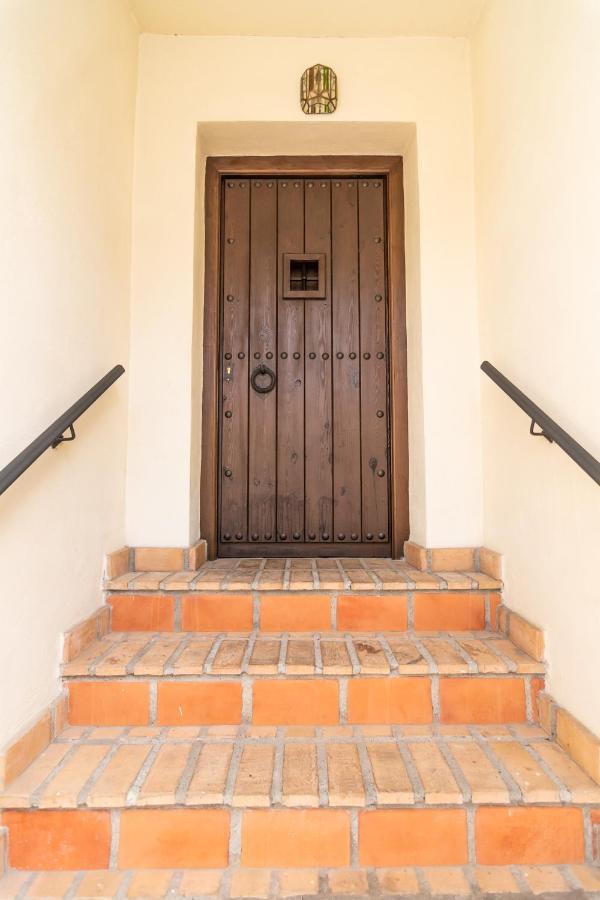 Tuguest Aljibe Del Rey Apartment - Free Parking Granada Bagian luar foto